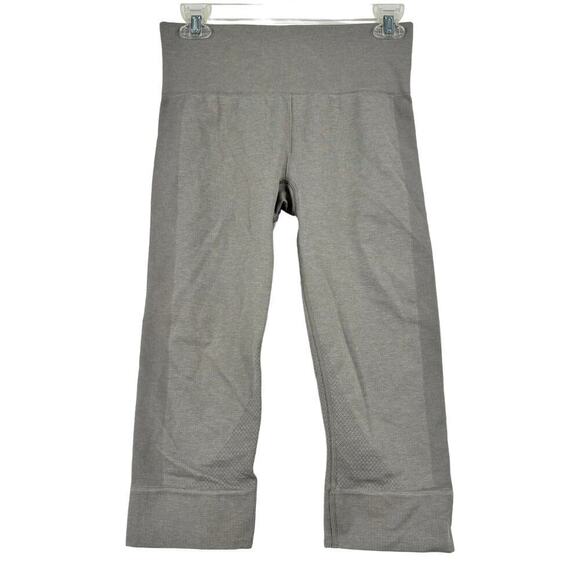 Lululemon Crop Capri Leggings Size 6 Gray Textured Ribbed Compression - Picture 1 of 12